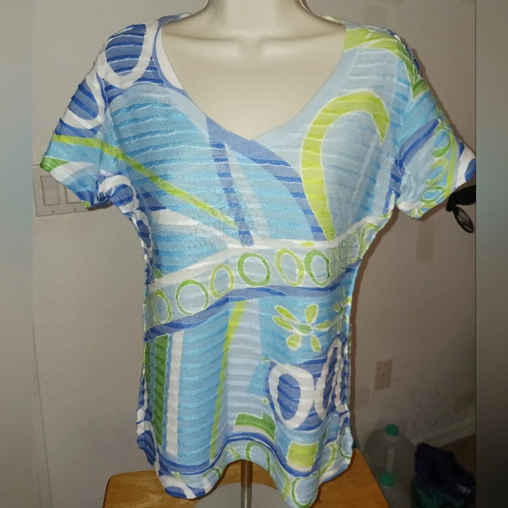 Patterned Top - Picture 1 of 4